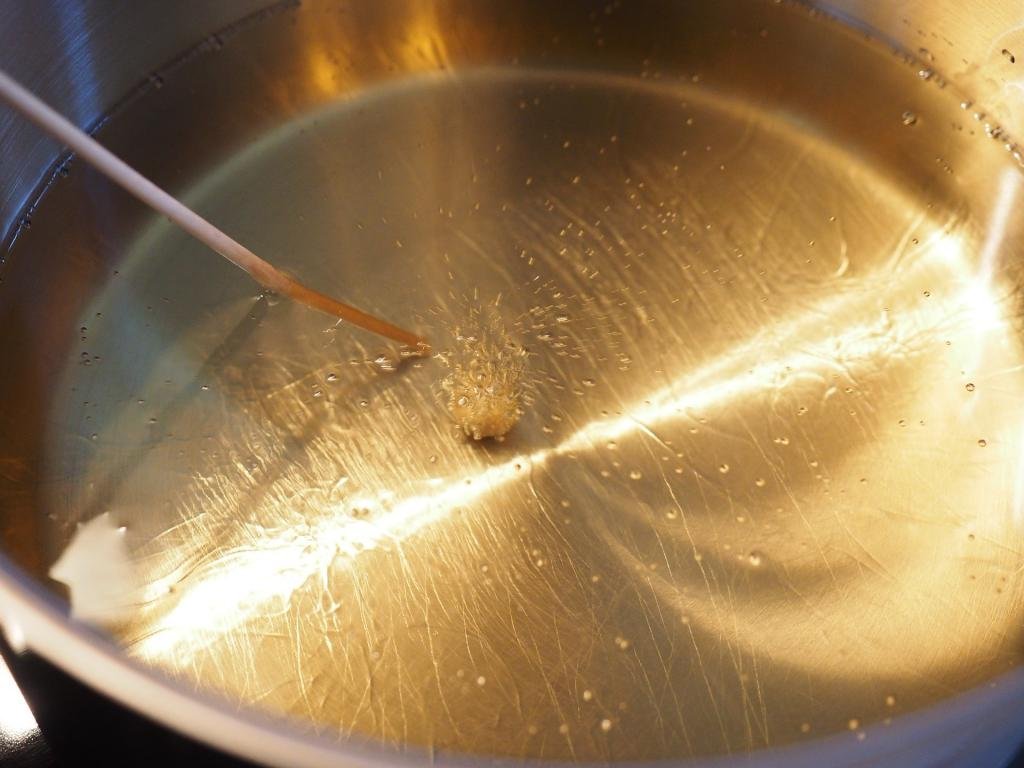 el-contenedor-de-recogida-de-aceite-usado-lleno-por-favor