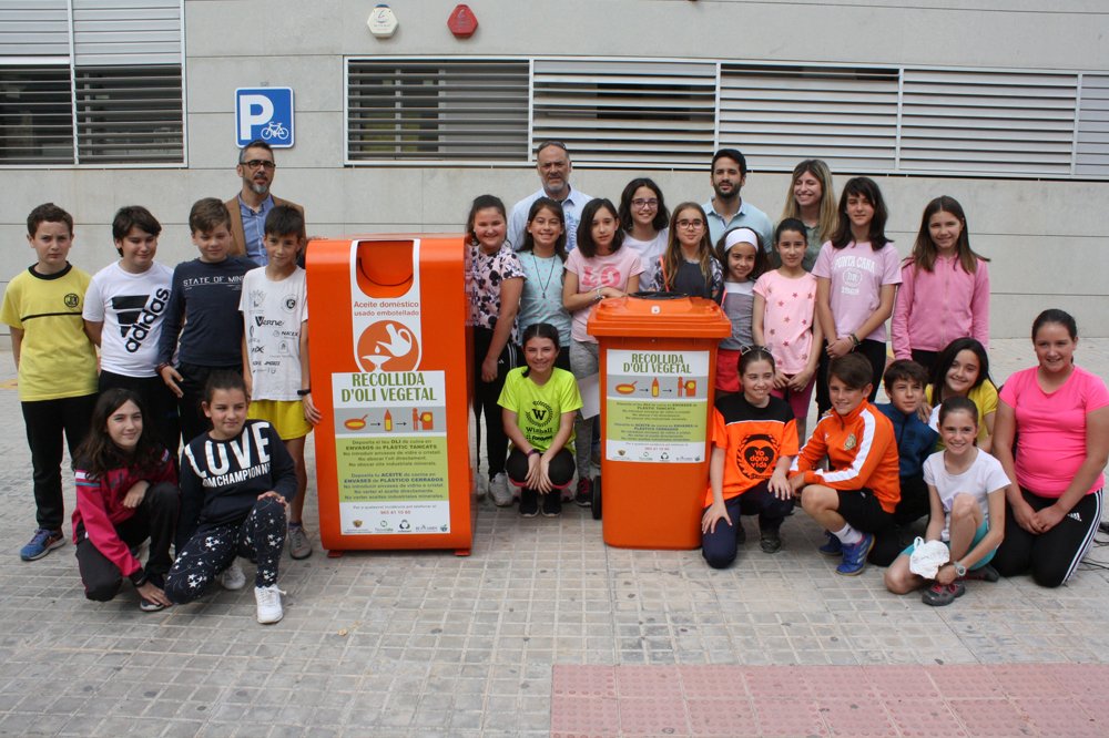 los-alumnos-del-colegio-jorge-juan-incentivan-el-reciclaje-de-aceite-usado-en-novelda