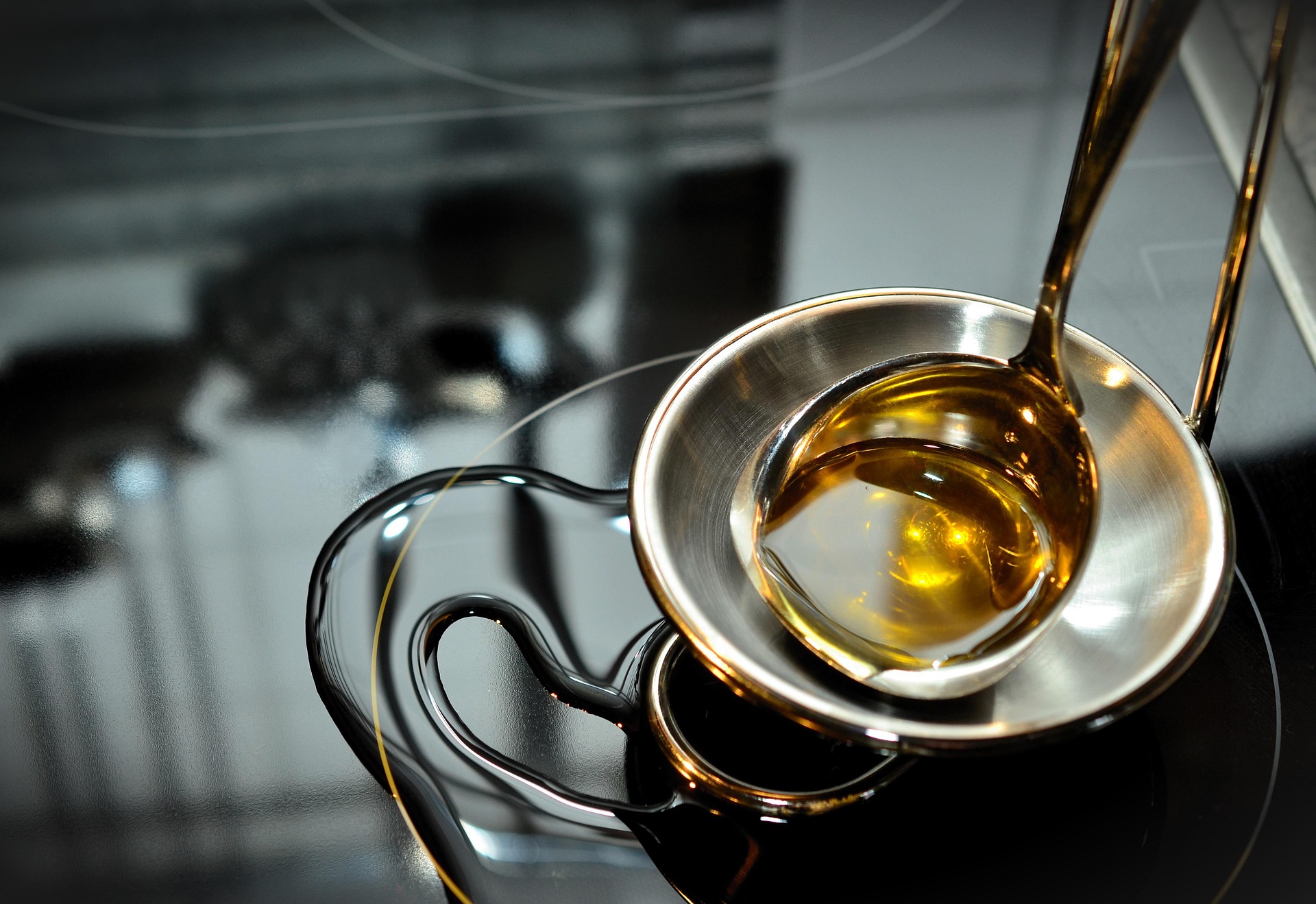 Del restaurante al depósito: ¿qué ocurre con el aceite usado de cocina hasta convertirse en biodiésel?